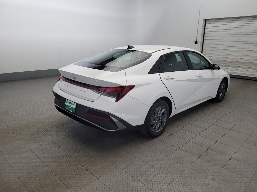 2024 Hyundai Elantra in New Castle, DE 19720 - 18121353 9