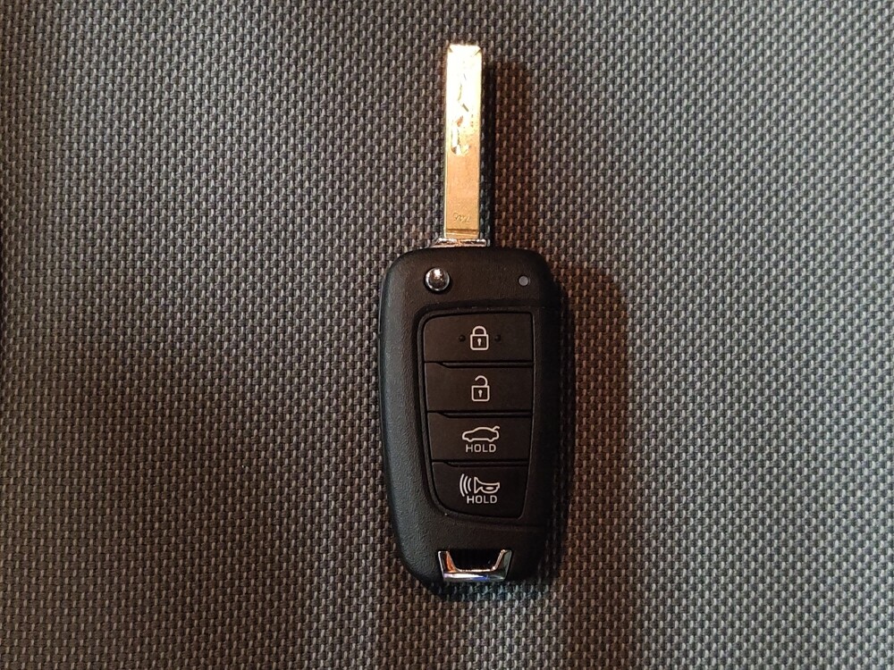 2025 Hyundai Elantra in Savannah, GA 31419 - 18121405 32