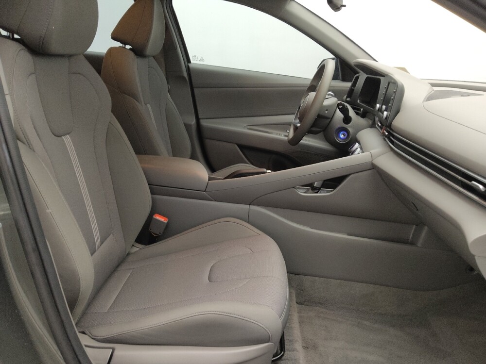 2025 Hyundai Elantra in Savannah, GA 31419 - 18121405 21
