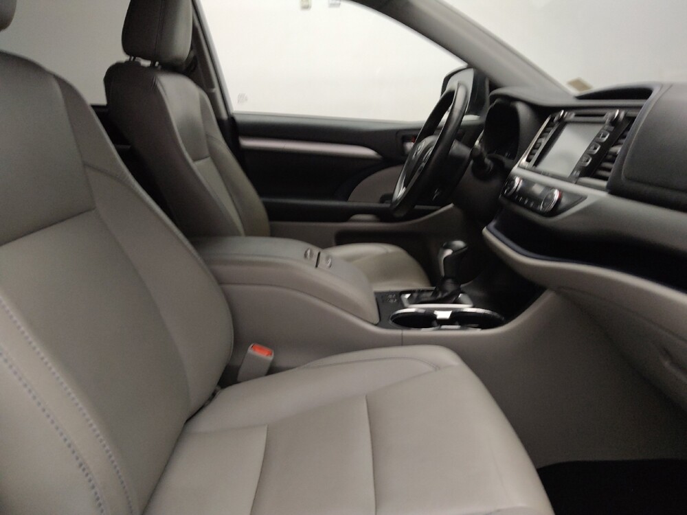 2019 Toyota Highlander in Plano, TX 75074 - 18121454 21