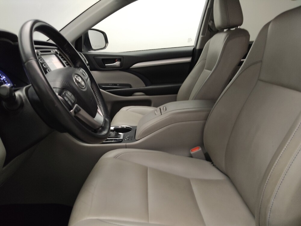 2019 Toyota Highlander in Plano, TX 75074 - 18121454 17