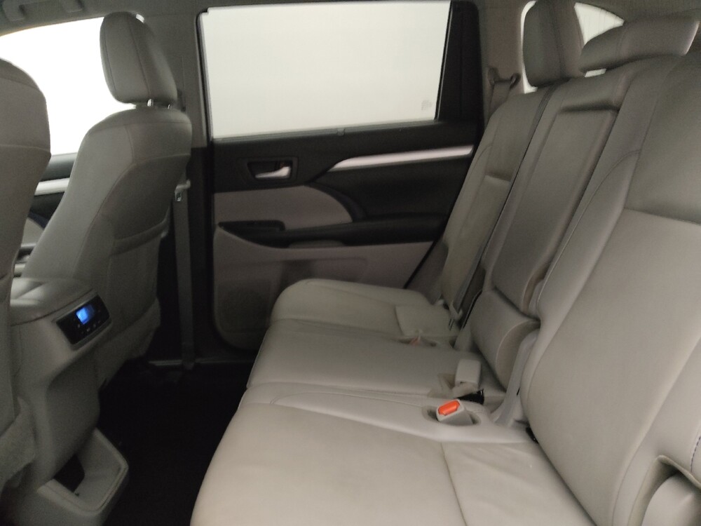 2019 Toyota Highlander in Plano, TX 75074 - 18121454 18