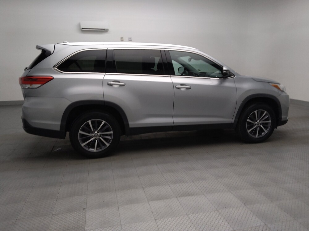 2019 Toyota Highlander in Plano, TX 75074 - 18121454 10