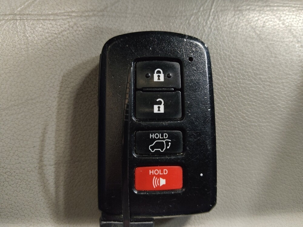 2019 Toyota Highlander in Plano, TX 75074 - 18121454 32