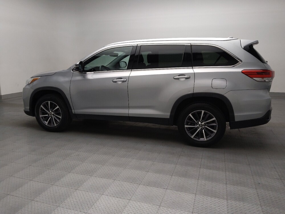 2019 Toyota Highlander in Plano, TX 75074 - 18121454 3