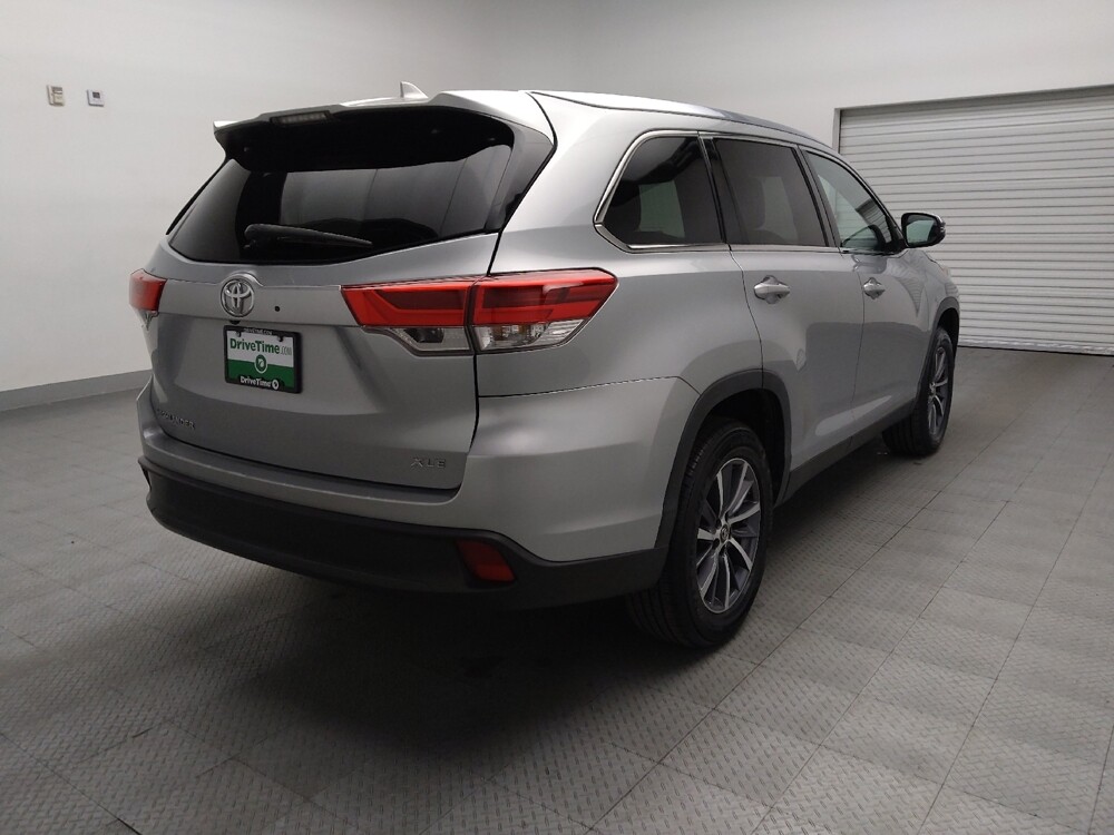 2019 Toyota Highlander in Plano, TX 75074 - 18121454 9