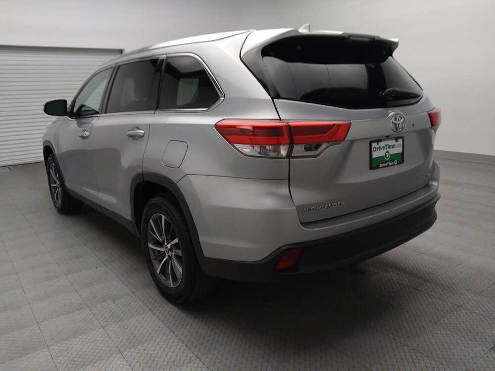 2019 Toyota Highlander in Plano, TX 75074 - 18121454 5