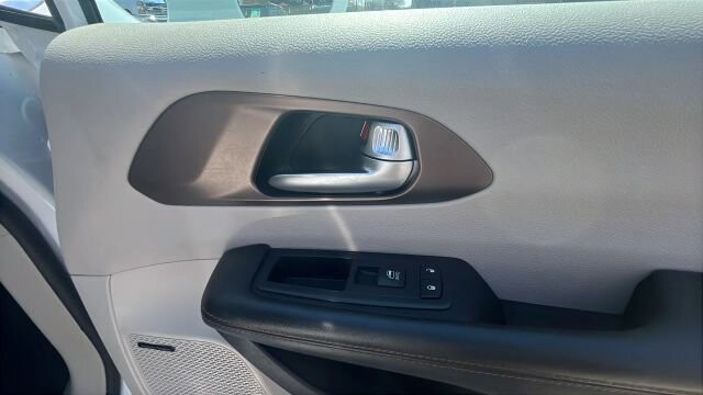 2017 Chrysler Pacifica in Greenville, SC 29607 - 18121491 15