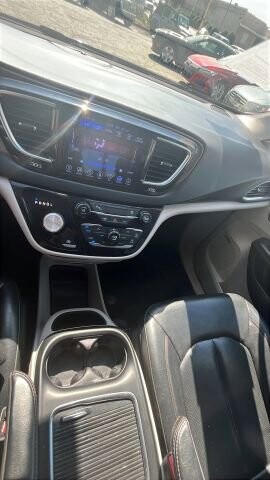 2017 Chrysler Pacifica in Greenville, SC 29607 - 18121491 38