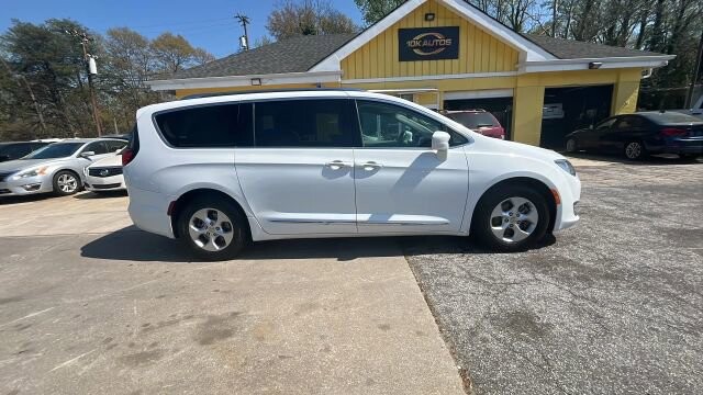 2017 Chrysler Pacifica in Greenville, SC 29607 - 18121491 2