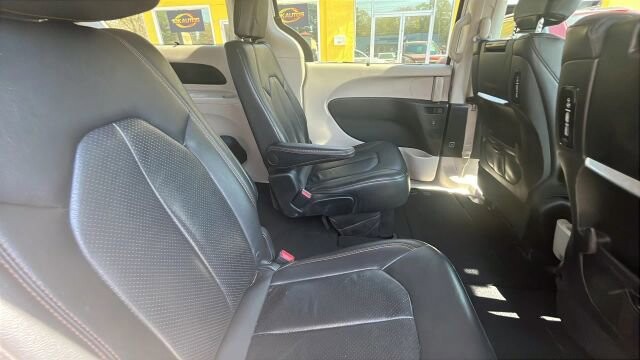 2017 Chrysler Pacifica in Greenville, SC 29607 - 18121491 21