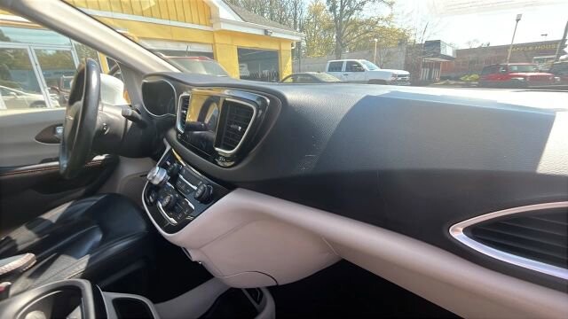 2017 Chrysler Pacifica in Greenville, SC 29607 - 18121491 19