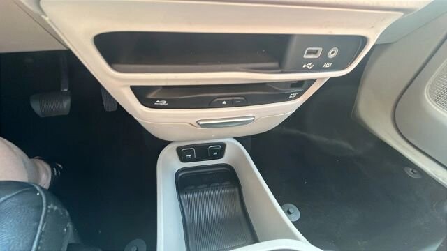 2017 Chrysler Pacifica in Greenville, SC 29607 - 18121491 39