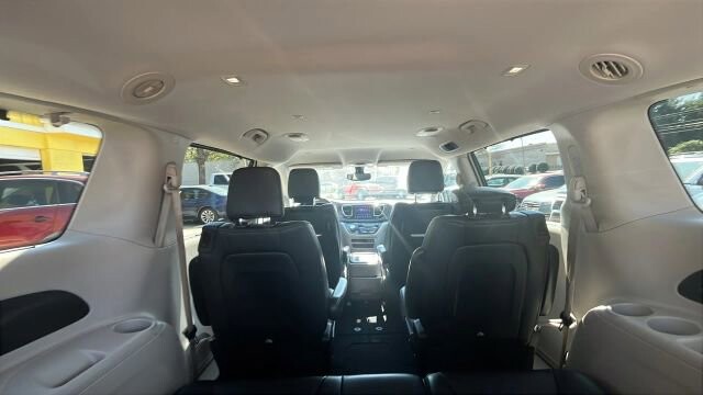 2017 Chrysler Pacifica in Greenville, SC 29607 - 18121491 25