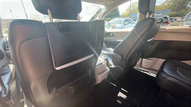 2017 Chrysler Pacifica in Greenville, SC 29607 - 18121491 28