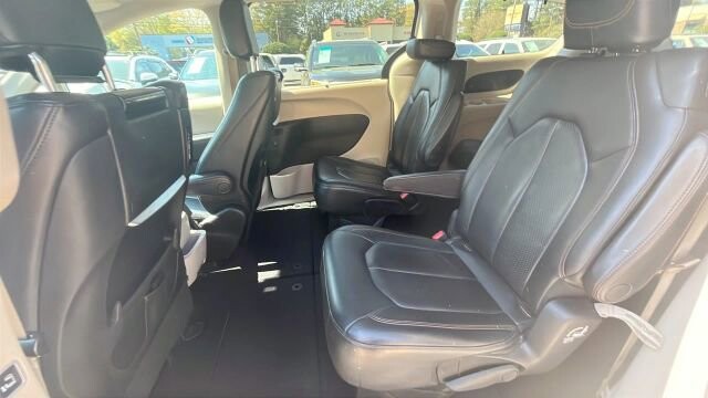 2017 Chrysler Pacifica in Greenville, SC 29607 - 18121491 27