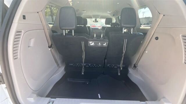 2017 Chrysler Pacifica in Greenville, SC 29607 - 18121491 24