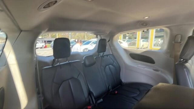 2017 Chrysler Pacifica in Greenville, SC 29607 - 18121491 23