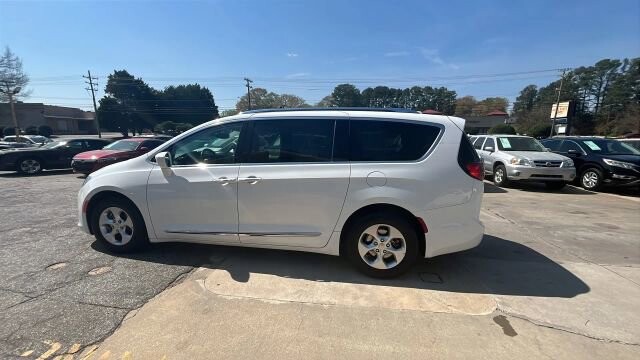 2017 Chrysler Pacifica in Greenville, SC 29607 - 18121491 6