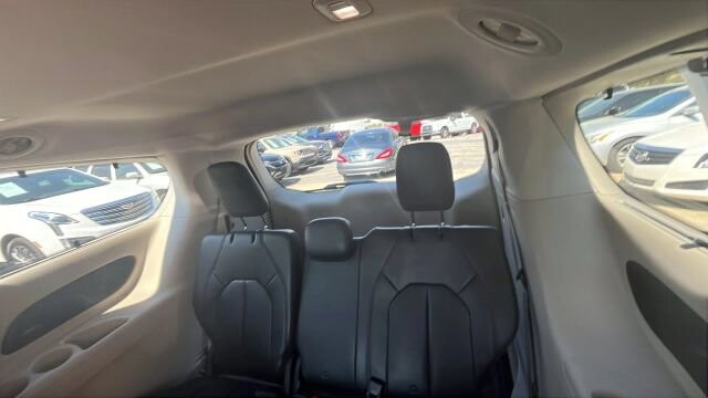 2017 Chrysler Pacifica in Greenville, SC 29607 - 18121491 29