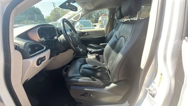 2017 Chrysler Pacifica in Greenville, SC 29607 - 18121491 34
