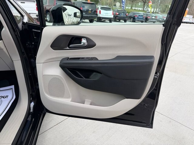 2024 Chrysler Pacifica in Knoxville, TN 37920 - 18121499 9