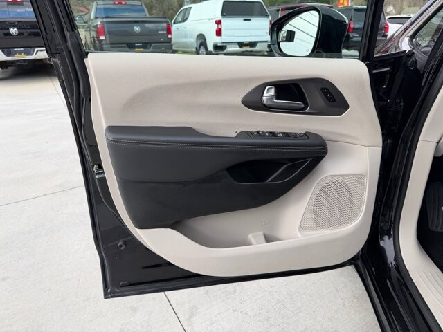 2024 Chrysler Pacifica in Knoxville, TN 37920 - 18121499 7