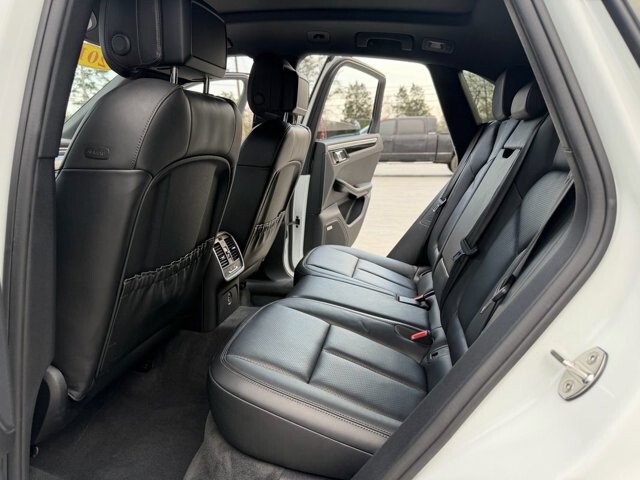 2018 Porsche Macan in Knoxville, TN 37920 - 18121500 11