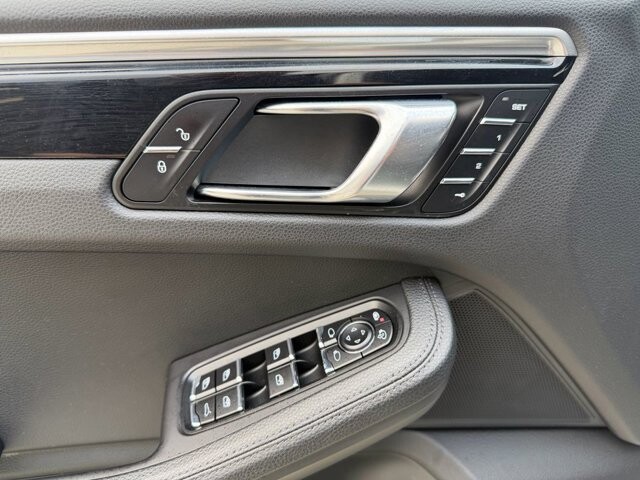 2018 Porsche Macan in Knoxville, TN 37920 - 18121500 19