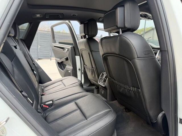 2018 Porsche Macan in Knoxville, TN 37920 - 18121500 14