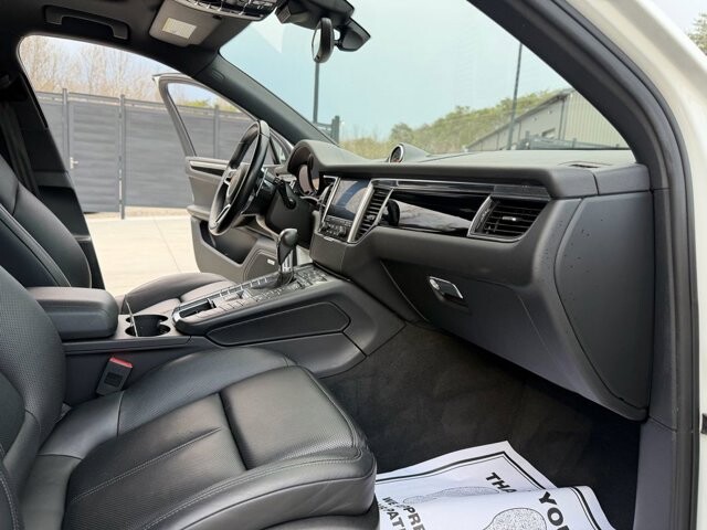 2018 Porsche Macan in Knoxville, TN 37920 - 18121500 12