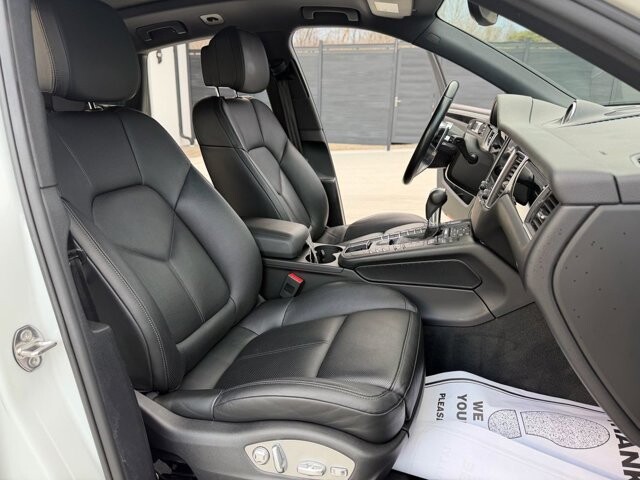 2018 Porsche Macan in Knoxville, TN 37920 - 18121500 13