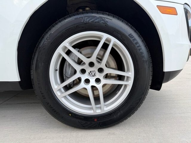 2018 Porsche Macan in Knoxville, TN 37920 - 18121500 33