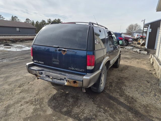 2000 Chevrolet Blazer in Wadena, MN 56482 - 18121504 3