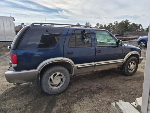 2000 Chevrolet Blazer in Wadena, MN 56482 - 18121504 4
