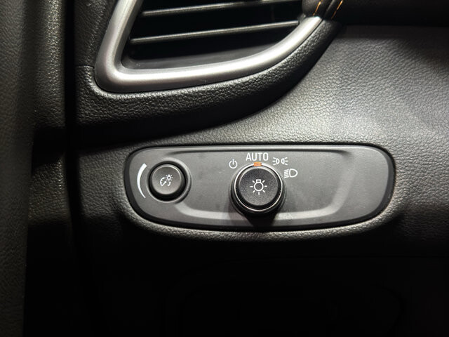 2022 Chevrolet Trax in Burlington, WI 53105 - 18121511 30