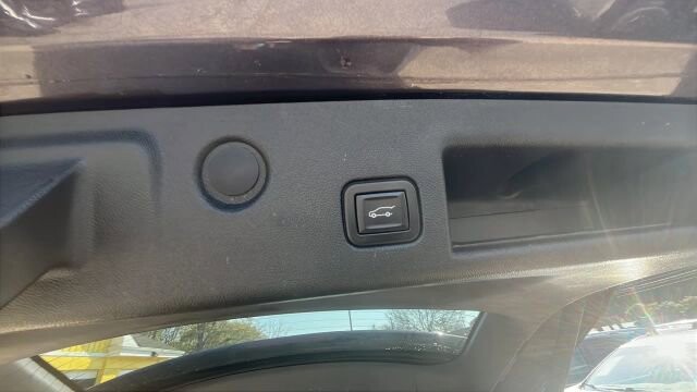 2020 Chevrolet Equinox in Greenville, SC 29607 - 18121522 28