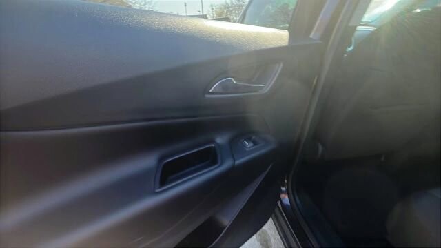 2020 Chevrolet Equinox in Greenville, SC 29607 - 18121522 30