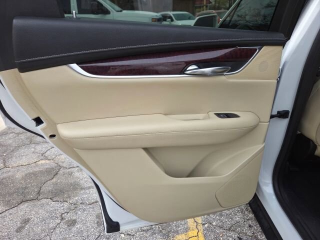 2017 Cadillac XT5 in Greenville, SC 29607 - 18121523 26