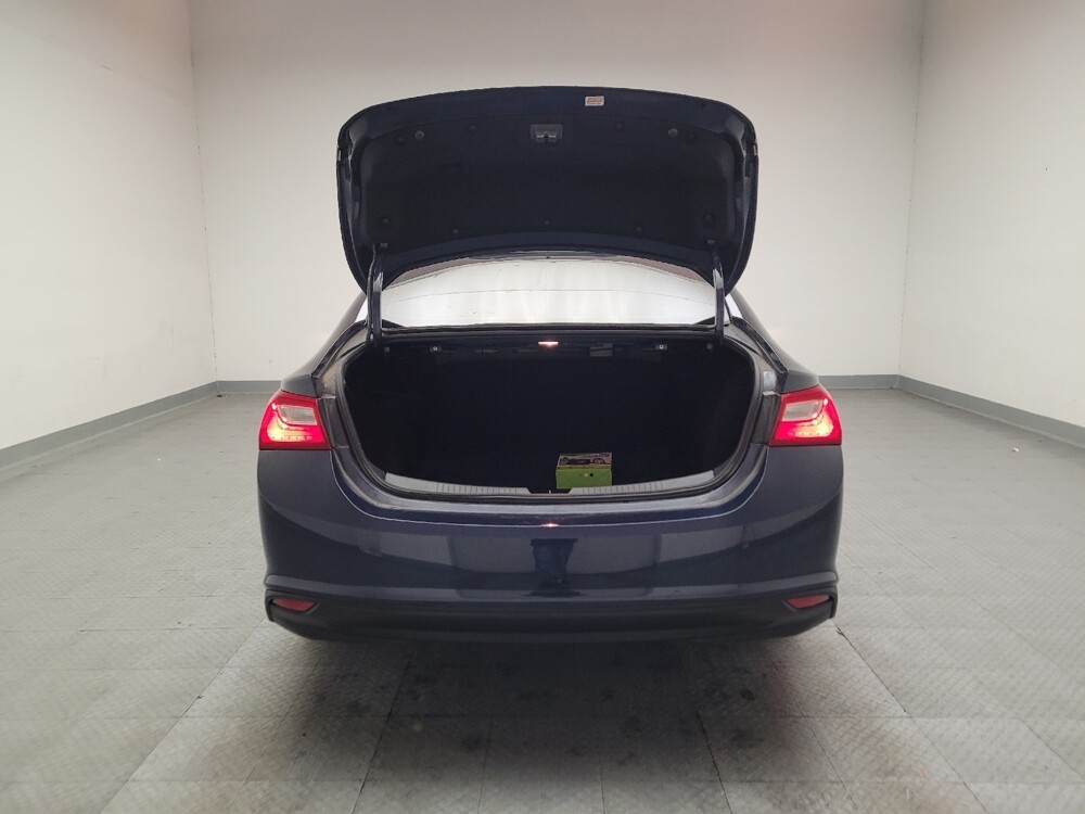 2017 Chevrolet Malibu in Fresno, CA 93726 - 18121554 29