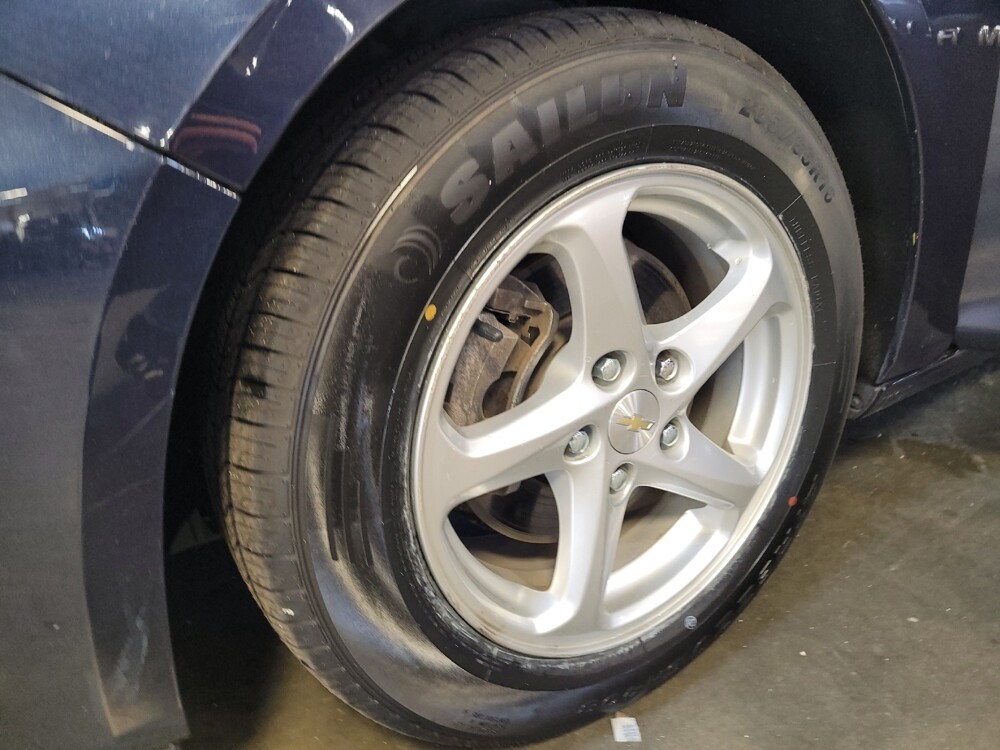 2017 Chevrolet Malibu in Fresno, CA 93726 - 18121554 31