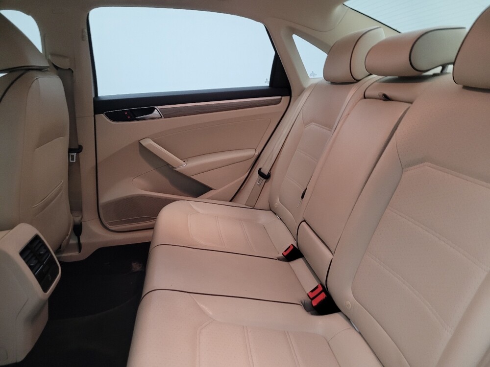 2016 Volkswagen Passat in Glendale, AZ 85301 - 18121602 18