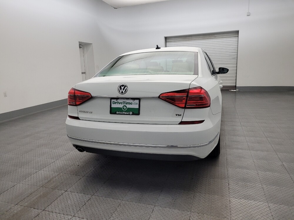 2016 Volkswagen Passat in Glendale, AZ 85301 - 18121602 7