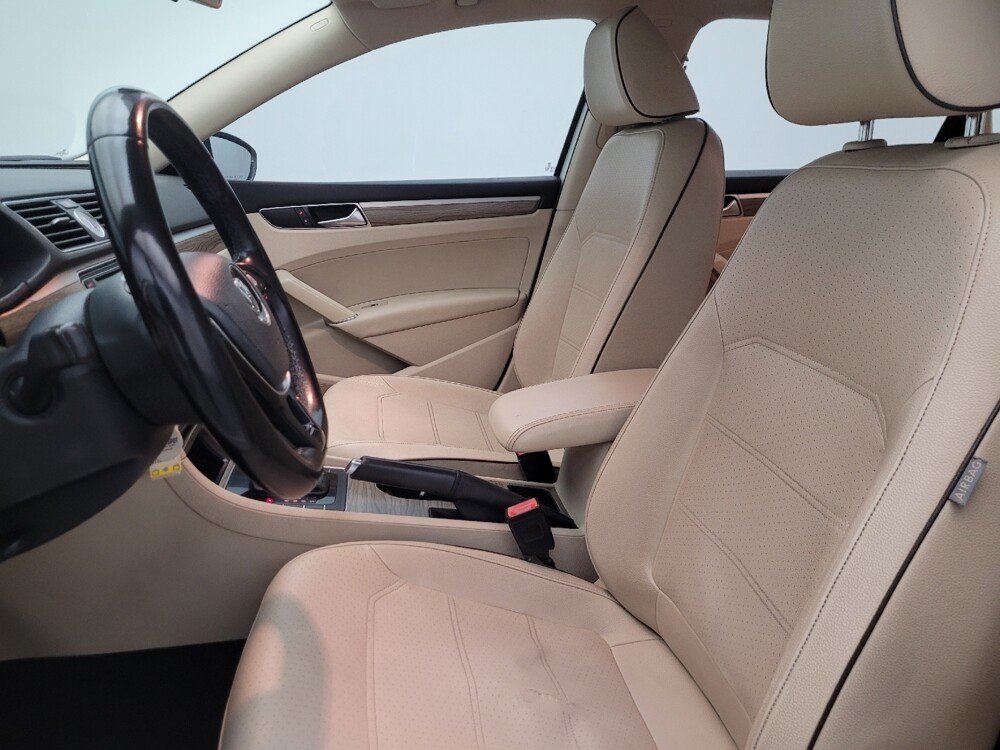 2016 Volkswagen Passat in Glendale, AZ 85301 - 18121602 17