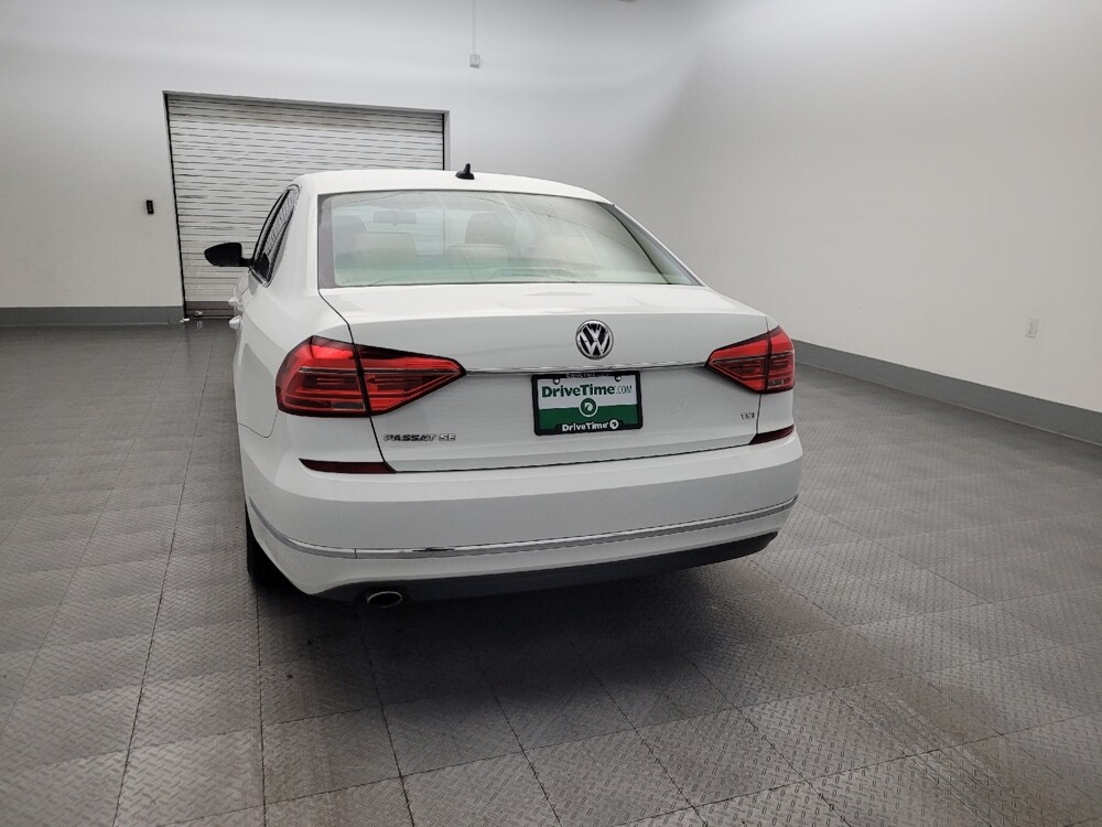 2016 Volkswagen Passat in Glendale, AZ 85301 - 18121602 6