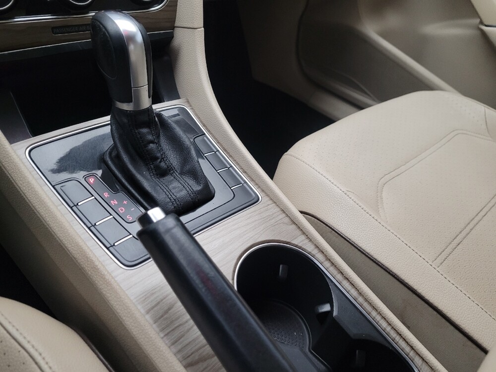 2016 Volkswagen Passat in Glendale, AZ 85301 - 18121602 26