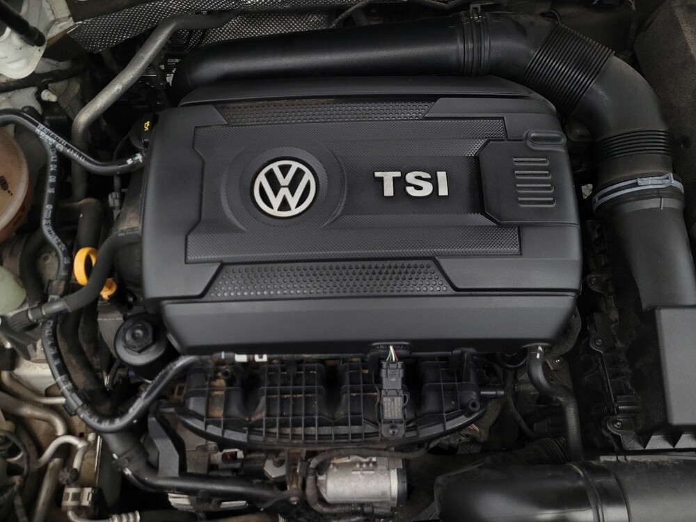 2016 Volkswagen Passat in Glendale, AZ 85301 - 18121602 30