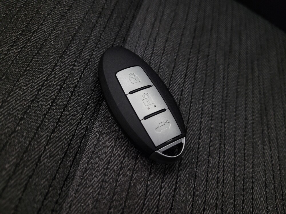 2021 Nissan Rogue in Glendale, AZ 85301 - 18121605 32