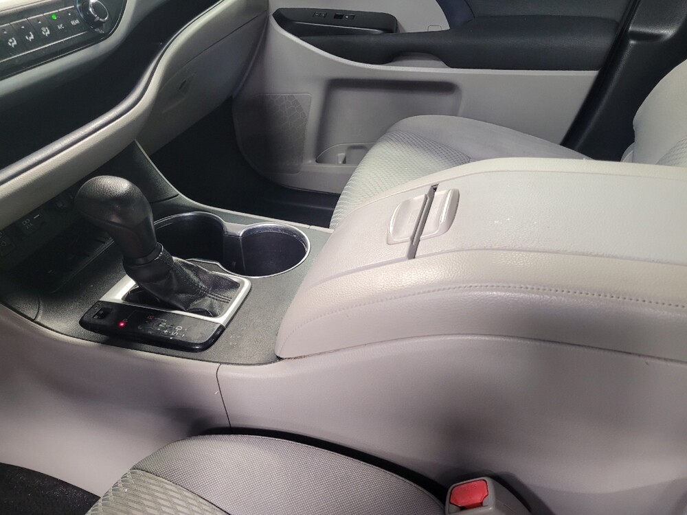 2019 Toyota Highlander in Lakeland, FL 33815 - 18121612 26