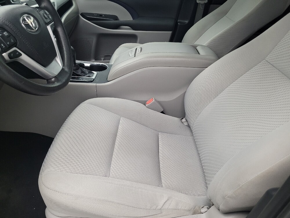 2019 Toyota Highlander in Lakeland, FL 33815 - 18121612 17